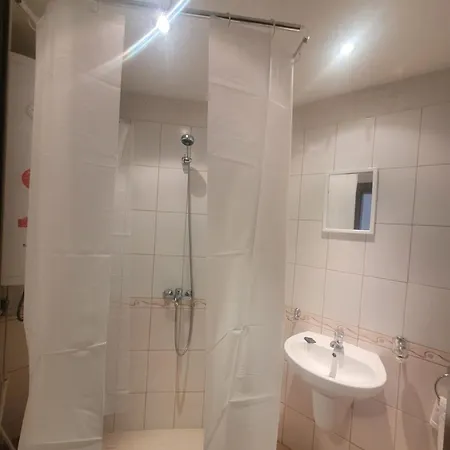 דירה Ramada2 Alexander Services בנסקו